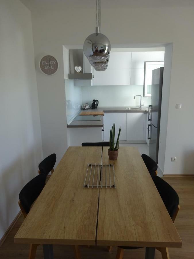 Apartment Duce Omiš Екстериор снимка
